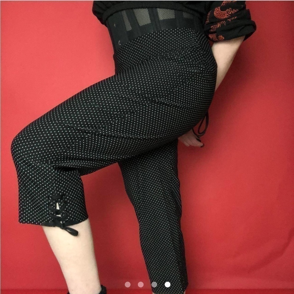 Casual polka dot capris  🖤🤍​​​​​​​​​​​​​​​​​​​​​​​ - Picture 4 of 4